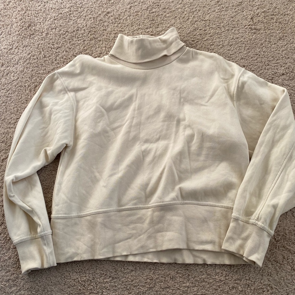 Cropped turtleneck